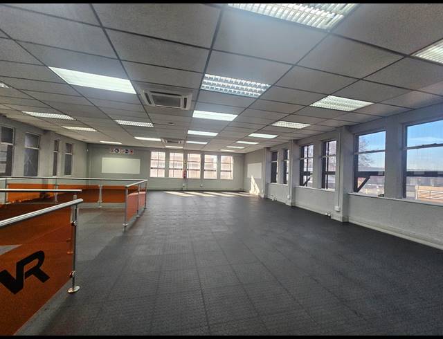 1,820M² WAREHOUSE TO LET IN ISANDO